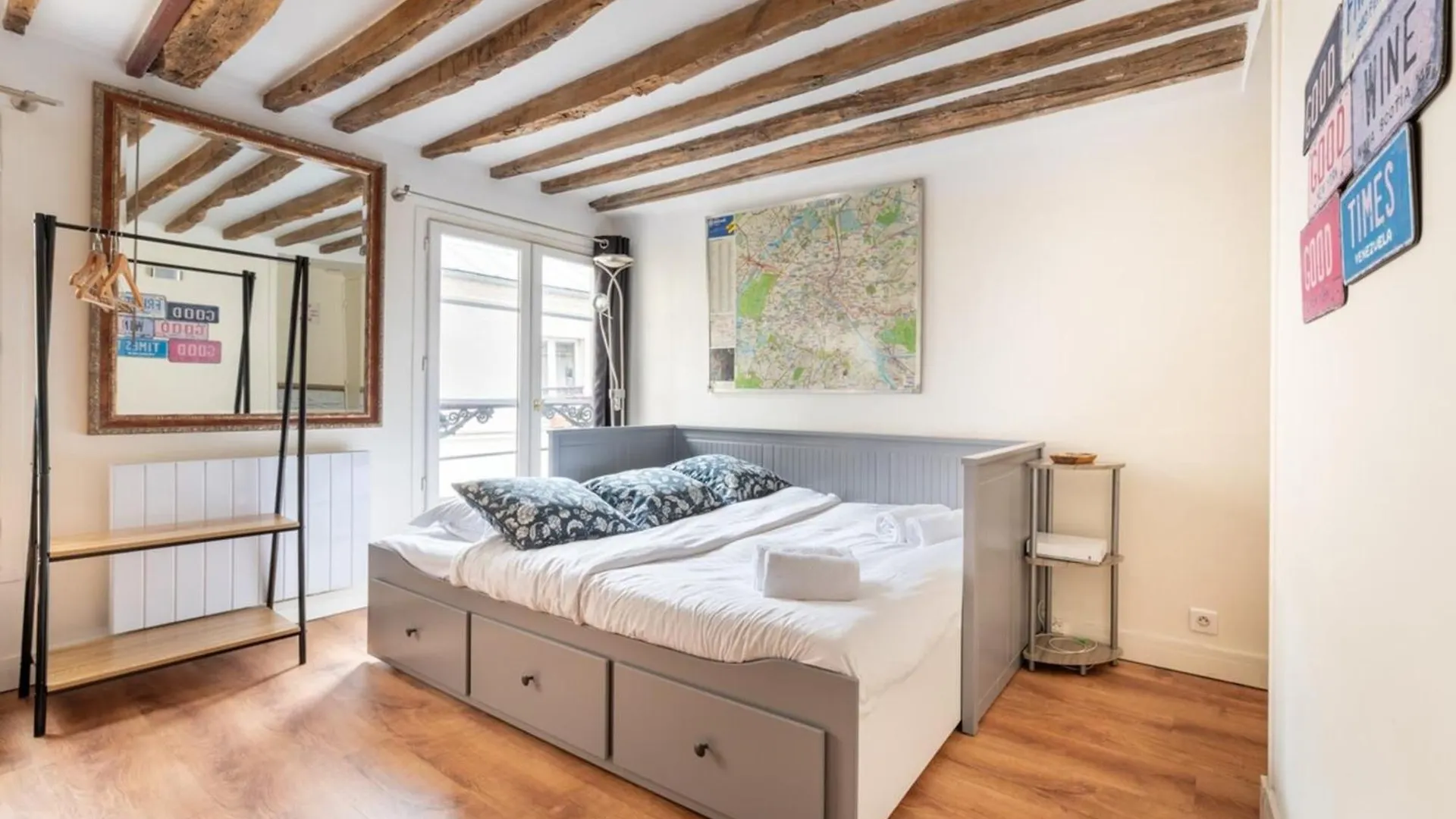 Central Parisian-style Studio Apart - Sentier