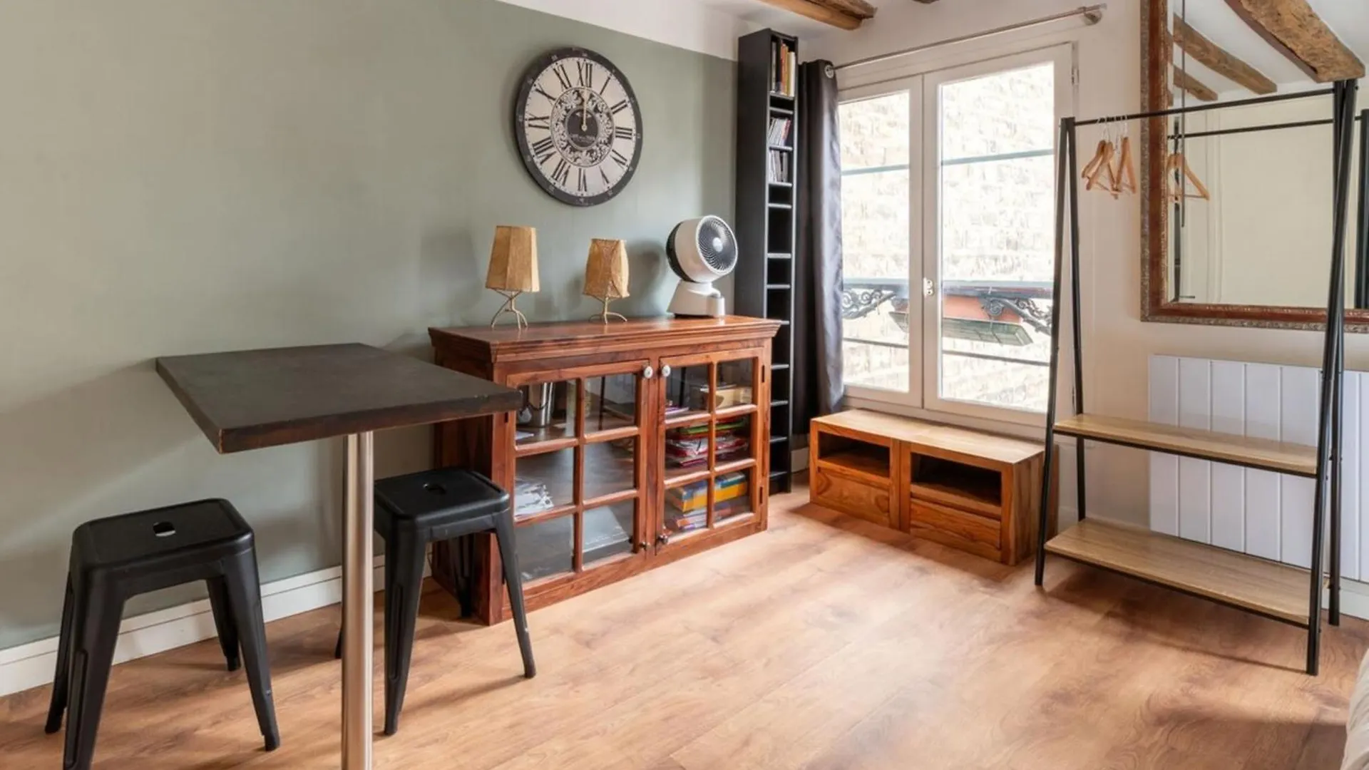 Central Parisian-style Studio Apart - Sentier Párizs